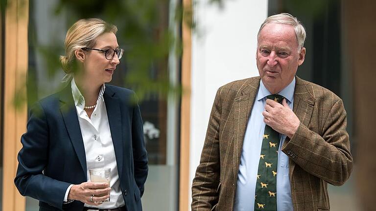 AfD-Spitzenkandidaten Gauland und Weidel zu Asylkonzept - Zieht die AfD in den Bundestag ein, dürfte Alexander Gauland Fraktionschef werden. Er und Alice Weidel sind Spitzenkandidaten der Partei. AfD-Spitzenkandidaten Gauland und Weidel zu Asylkonzept - Zieht die AfD in den Bundestag ein, dürfte Alexander Gauland Fraktionschef werden. Er und Alice Weidel sind Spitzenkandidaten der Partei.