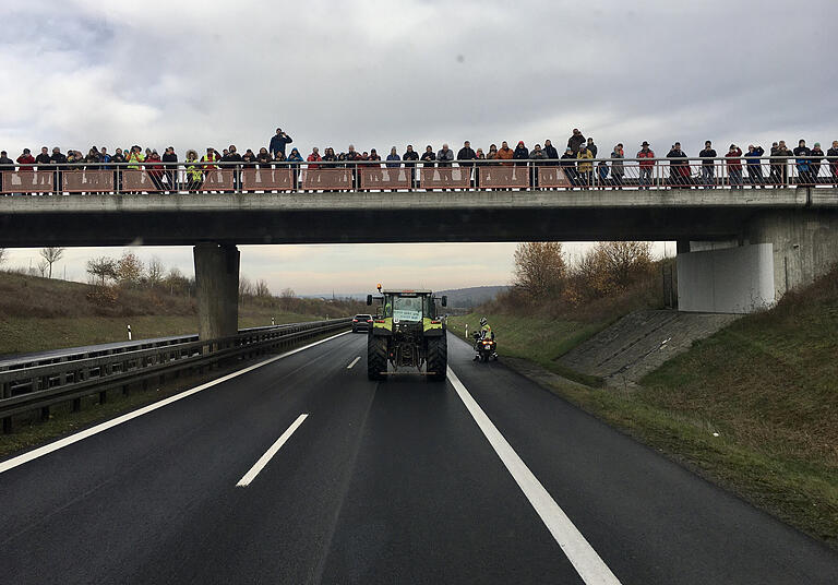 Große Zustimmung gab es für die Bauern am Straßenrand.