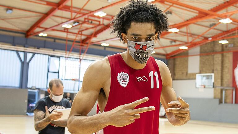 Immer schön negativ bleiben - und dabei positiv sein: Zach Smith von Basketball-Bundesligist s.Oliver Würzburg und seine Teamkollegen müssen sich im Corona-Alltag an mehr Regeln halten.&nbsp;