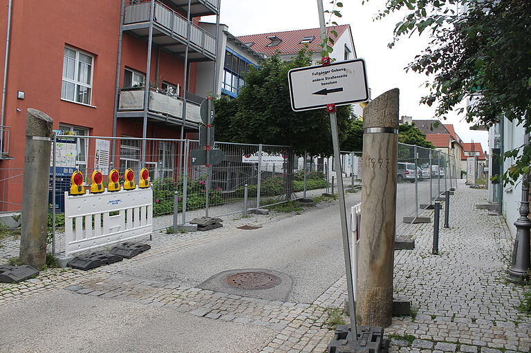 Die Zäune in der Breslauer Straße müssen wieder bis auf weiteres entfernt werden, hat der Stadtrat beschlossen.