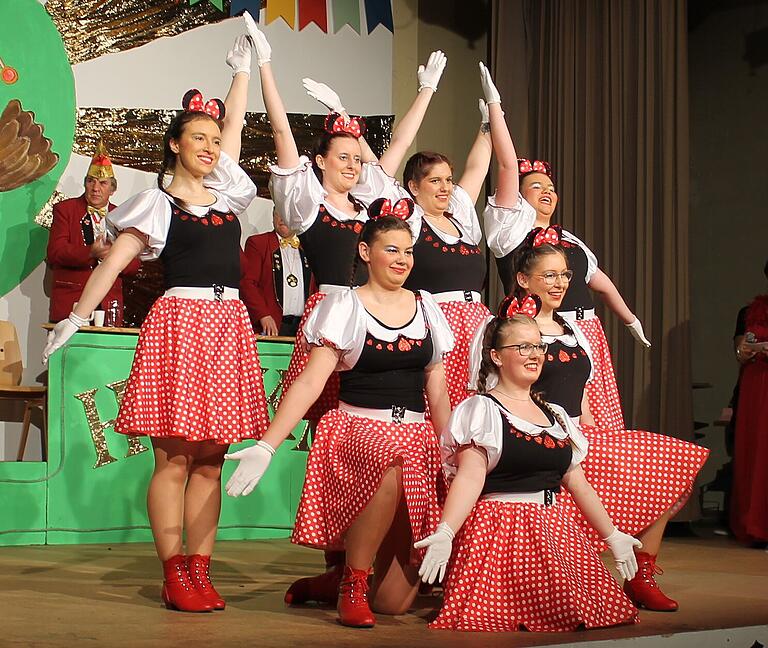 Der letzte Tanz des Abends ist der traditionell der Showtanz der Prinzengarde. Als Minnie-Mäuse legten sie einen fetzigen Tanz aufs Parkett. Der letzte Tanz des Abends ist der traditionell der Showtanz der Prinzengarde. Als Minnie-Mäuse legten sie einen fetzigen Tanz aufs Parkett.
