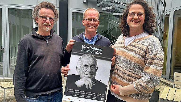 'Yehuda Amichai hat eine große Sause verdient', sagen die drei Organisatoren des Programms zum 100. Geburtstag des in Würzburg geborenen Dichters, (von links) Daniel Osthoff, Burkhard Hose und Yona-Dvir Shalem.