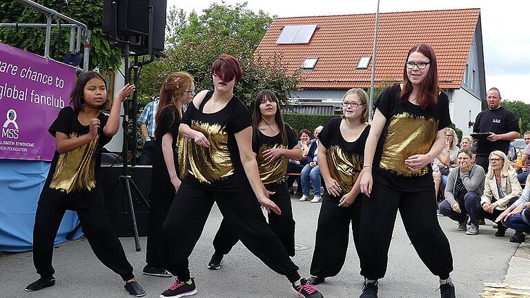 Kam gut an: Der Auftritt der Tanzgruppe KASUS unter der Leitung von Kathrin Maisch, die Tanzgruppe der Herbert-Meder-Schule in Willmars, die Maya mit Begeisterung besucht.