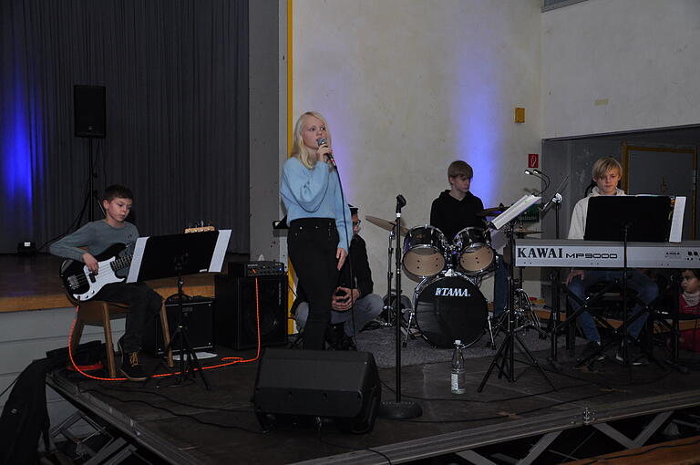 Die 'Kids Band' machte den musikalischen Auftakt. Die 'Kids Band' machte den musikalischen Auftakt.