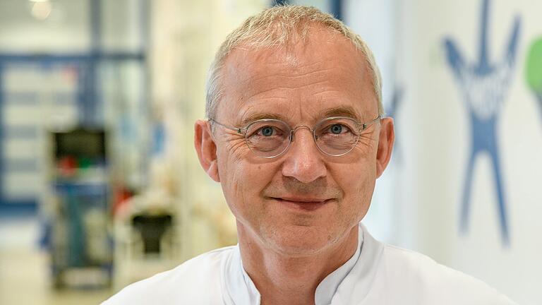 Prof. Dr. Johannes Liese hat die Leitung des Bereichs pädiatrische Infektiologie und Immunologie an der Kinderklinik des Universitätsklinikums Würzburg. Prof. Dr. Johannes Liese hat die Leitung des Bereichs pädiatrische Infektiologie und Immunologie an der Kinderklinik des Universitätsklinikums Würzburg.