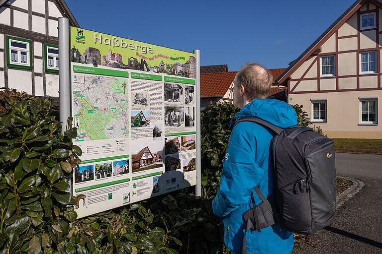 Auf der Rundstrecke 'Wasserschloss und Reuthsee' halten Informationstafeln Wissenswertes bereit. Auf der Rundstrecke 'Wasserschloss und Reuthsee' halten Informationstafeln Wissenswertes bereit.