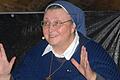 Schwester Teresa Zukic empfiehlt den Menschen, viel zu lachen und Humor zu zeigen, was sie selbst auch im Gewölbekeller des Rödelseer Schlosses tat.