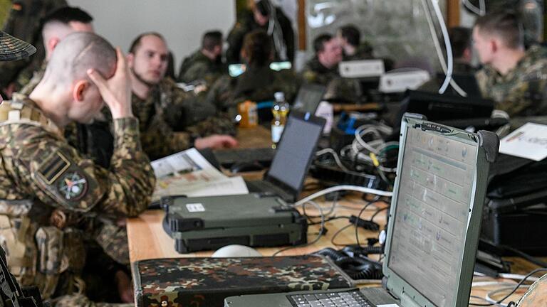 Hat der Ukraine-Krieg auch Folgen für die deutschen Soldatinnen und Soldaten? Dieses Bild ist bei einer Bundeswehr-Übung entstanden, die vor einigen Tagen in Wildflecken (Lkr. Bad Kissingen) abgehalten wurde.