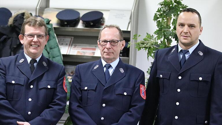 Langjährige Kameraden wurden bei der Werkfeuerwehr von Paul & Co geehrt (von links): Jens Peter, Heinrich Galaschek und Alexander Kiehm.       -  Langjährige Kameraden wurden bei der Werkfeuerwehr von Paul & Co geehrt (von links): Jens Peter, Heinrich Galaschek und Alexander Kiehm.