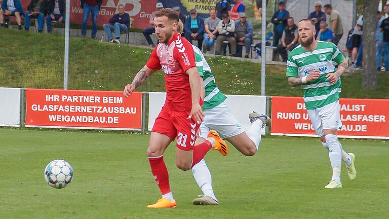 Leon Heinze (vorne) vom TSV Aubstadt befindet sich laut Trainer Josef Francic aktuell in bestechender Form. Er will seinen Teil zum Heimsieg am Samstag gegen den TSV Rain/Lech beitragen. Leon Heinze (vorne) vom TSV Aubstadt befindet sich laut Trainer Josef Francic aktuell in bestechender Form. Er will seinen Teil zum Heimsieg am Samstag gegen den TSV Rain/Lech beitragen.