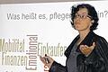Die Projektion zeigt, worüber sie spricht: Die Sozialgerontologin Martina Wolfinger von der Universität der Bundeswehr in München gab Einblicke in die Belastung pflegender Angehöriger.