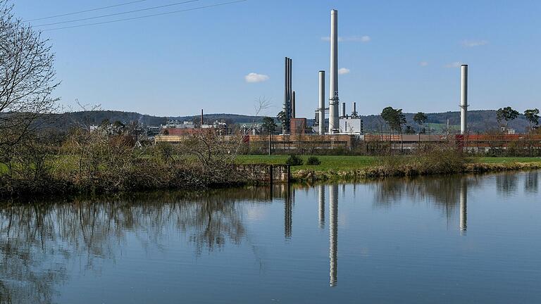 Als großer Chemiestandort in Unterfranken auf Fluss-Wasser angewiesen: Etwa 3000 Beschäftigte hat das Industriecenter Obernburg (ICO) im Landkreis Miltenberg.&nbsp;