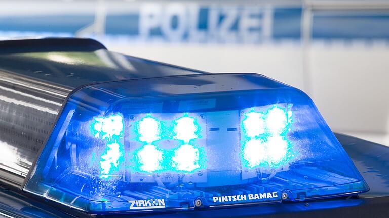 Polizei - Symbolbild       -  Nach dem Tod eines fünfjährigen Jungen wird jetzt ermittelt, wie es zu dem tragischen Unfall kommen konnte. (Symbolbild)