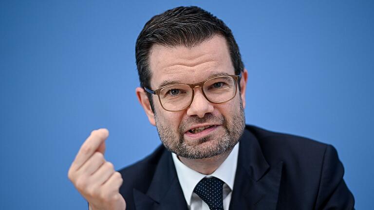 Bundesjustizminister Marco Buschmann       -  Bundesjustizminister Marco Buschmann (FDP) hätte einen Entwurf für die geplante Reform des Strafgesetzbuchs gerne schon früher vorgelegt. Doch in der Ampel-Koalition gibt es dazu noch Abstimmungsbedarf. (Archivbild)
