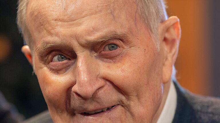 Start 189. Münchner Oktoberfest       -  Seit über 40 Jahren coacht Helmut Huber die Münchner Oberbürgermeister für den Wiesnanstich.