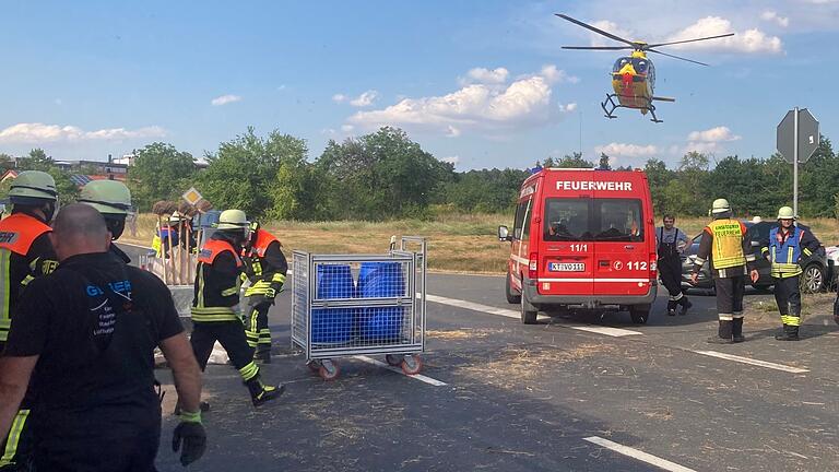 Der Rettungshubschrauber brachte den schwer verletzten Motorradfahrer in eine Klinik.