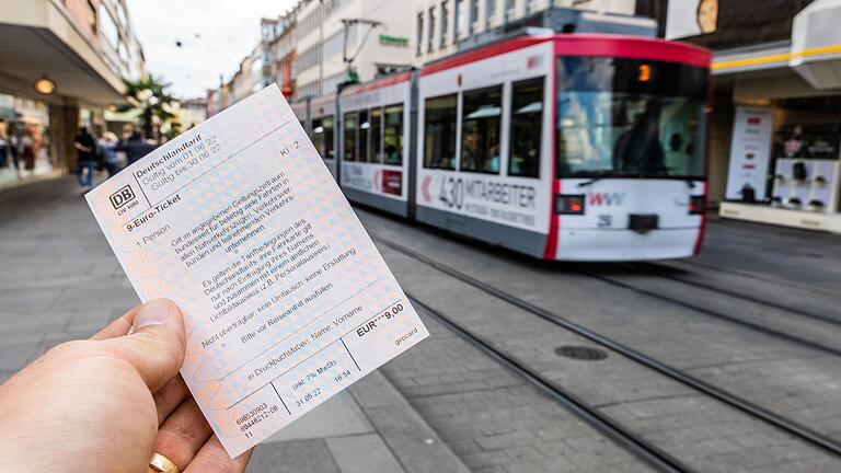 Das 9-Euro-Ticket sorgt seit Juni in Unterfranken vielerorts für mehr Fahrgäste in Zügen, Bussen und Bahnen. Es gilt noch bis Ende August.