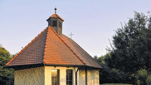 Außenansicht: Die Kapelle steht nahe Euerfeld im Binziggrund.