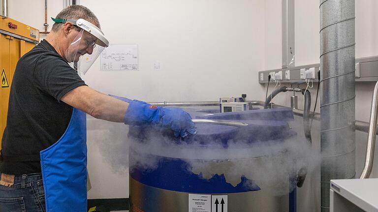Den kältesten Ort in Würzburg, die interdisziplinäre Biomaterial- und Datenbank der Uniklinik, kann man im Rahmen der Würzburger Web Week besichtigen. Den kältesten Ort in Würzburg, die interdisziplinäre Biomaterial- und Datenbank der Uniklinik, kann man im Rahmen der Würzburger Web Week besichtigen. 