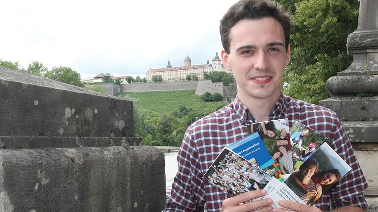 Maximilian Pfeuffer (23) aus Würzburg engagierte sich schon als Jugendlicher für den Volksbund Deutsche Kriegsgräberfürsorge. Im belgischen Lommel begleitet er als Teamer eine internationale Jugendbegegnung des Volksbundes.