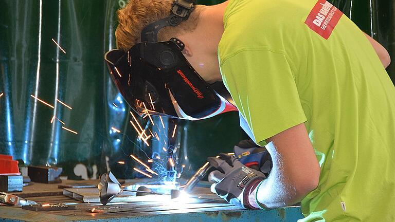 Learning by doing: Erfahrungen lassen sich am besten bei praktischer Anwendung etwa beim Schweißen machen.