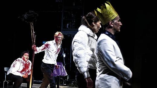 Weiblichkeit und Männlichkeit, Tragödie und Farce: Das Macbeth-Ensemble mit (von links) Benny Claessens, Jana Schulz, Katja Bürkle und Stefan Merki. Weiblichkeit und Männlichkeit, Tragödie und Farce: Das Macbeth-Ensemble mit (von links) Benny Claessens, Jana Schulz, Katja Bürkle und Stefan Merki.