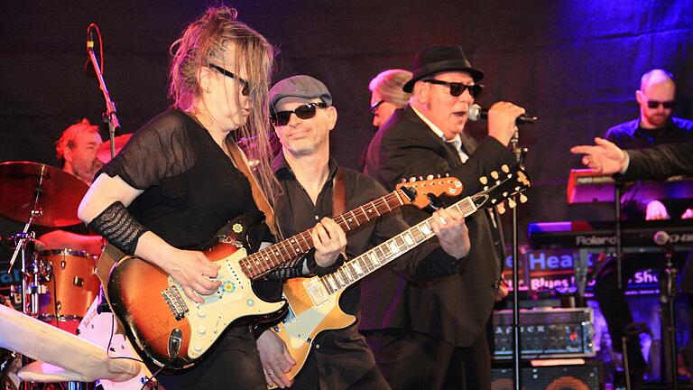Bei der Premiere des Summer Opening im Vorjahr begeisterte die 'Heart & Soul Blues Brothers Show' mit fetzigem Sound das Publikum. Diesmal wird das Open-Air-Event im Spitalgarten auf fünf Tage erweitert. Bei der Premiere des Summer Opening im Vorjahr begeisterte die 'Heart & Soul Blues Brothers Show' mit fetzigem Sound das Publikum. Diesmal wird das Open-Air-Event im Spitalgarten auf fünf Tage erweitert.