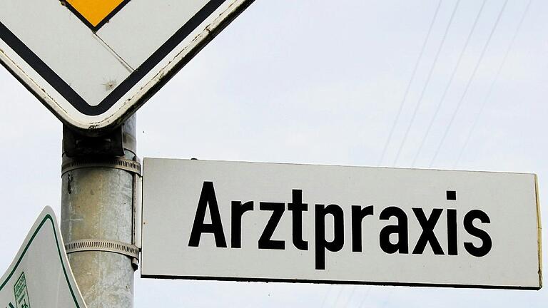 Immer mehr Arztpraxen vor allem im ländlichen Raum sind von Schließung bedroht. Immer mehr Arztpraxen vor allem im ländlichen Raum sind von Schließung bedroht. 