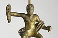 Die Leuchterfigur stammt vermutlich ebenfalls aus der Synagoge in Heidingsfeld. Dargestellt ist ein sitzender, bärtiger Jupiter, der in der rechten Hand das Blitzbündel hält. Diese Figur und weitere Teile des großen Judaica-Fundes im Depot des Museums am Dom werden anlässlich des 80. Jahrestages des Novemberpogroms von 1938 zuerst im Jüdischen Museum in München, danach in Würzburg präsentiert.