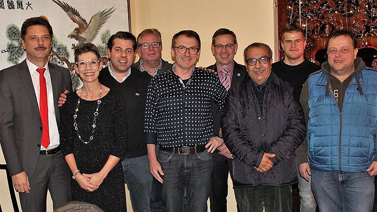 Die neue Führungsriege des Aktionskreises Haßfurt Aktiv mit AHA-Berater: Michael Fischer (von links), Barbara Schweinfest, Marco Tonin, Franz-Josef Heimann, Robert Maier, Bernd Geisel, Hachem Farmand, Leonid Rosa und Jürgen Mück. Die neue Führungsriege des Aktionskreises Haßfurt Aktiv mit AHA-Berater: Michael Fischer (von links), Barbara Schweinfest, Marco Tonin, Franz-Josef Heimann, Robert Maier, Bernd Geisel, Hachem Farmand, Leonid Rosa und Jürgen Mück.