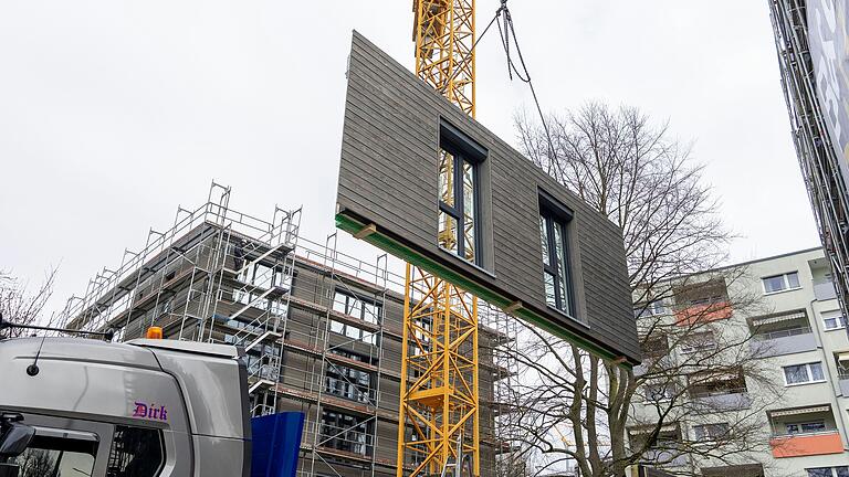 Bau in vollem Gange: Die beiden Gebäude werden nach Fertigstellung 43 neue Wohnungen bieten.