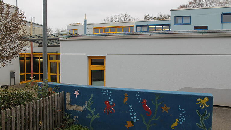 Jetzt besteht die Chance, den Standort der Grund- und Mittelschule am Lülsfelder Weg nochmals grundsätzlich zu überdenken. Jetzt besteht die Chance, den Standort der Grund- und Mittelschule am Lülsfelder Weg nochmals grundsätzlich zu überdenken.