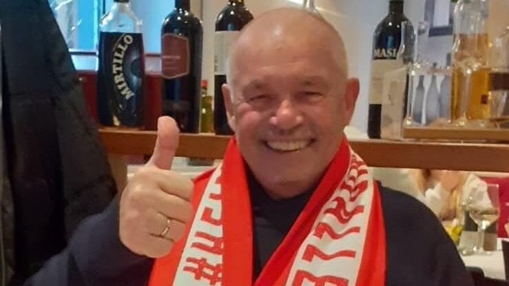 Otto Knarr drückt beim Fußball die Daumen für den FC Würzburger Kickers, für den er auch lange Zeit als Masseur tätig war. Otto Knarr drückt beim Fußball die Daumen für den FC Würzburger Kickers, für den er auch lange Zeit als Masseur tätig war.