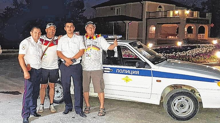 In der Not hilft die russische Polizei. Auf dem Nachhauseweg vom Stadion waren die WM-Fans etwas orientierungslos. Dann fuhr sie die Polizei ins Hotel.