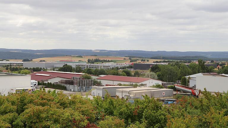 Heute prägen die Gewerbegebiete Altfeld maßgeblich. Im Bild die Firmengebäude von Schneider Electric, Delmonte, Hilite und Schäflein. Heute prägen die Gewerbegebiete Altfeld maßgeblich. Im Bild die Firmengebäude von Schneider Electric, Delmonte, Hilite und Schäflein.