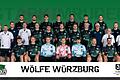 Der Kader der Wölfe Würzburg für die Saison 2023/24 in der 3. Handball-Liga Süd:  (hintere Reihe von links) Michel Reitemann, Christoph Nepf, Alexander Merk, Florian Schmidt, Noah Moussa, Jonas Krenz, Patrick Schmidt, (mittlere Reihe von links) Emma Quanz (Physiotherapeutin), Oliver Kuch (Mannschaftsverantwortlicher), Robin Scheler-Eckstein (Co-Trainer), Johannes Heufelder (Trainer), Joel Mauch, Tim Bauder, Jona Reidegeld, Luis Franke, Bennet Brinkmeier, Roland Sauer (Geschäftsführer), Karola Endres (Betreuerin), Max Lang (Athletiktrainer), Juliane Reith (Physiotherapeutin), (vordere Reihe von links) Johnny Beck, Felix Karle, Paul Siegl, Moritz Ebert, Robert Tschuri, Steffen Kaufmann, Dominik Schömig.