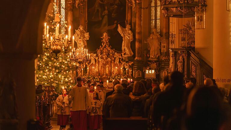 Die Stadtpfarrkirche Gerolzhofen ist ein stimmungsvoller Ort, an dem man gut zur Ruhe kommen kann. Im Bild zu sehen ist die Christmette an Heiligabend im vergangenen Jahr. Die Stadtpfarrkirche Gerolzhofen ist ein stimmungsvoller Ort, an dem man gut zur Ruhe kommen kann. Im Bild zu sehen ist die Christmette an Heiligabend im vergangenen Jahr.