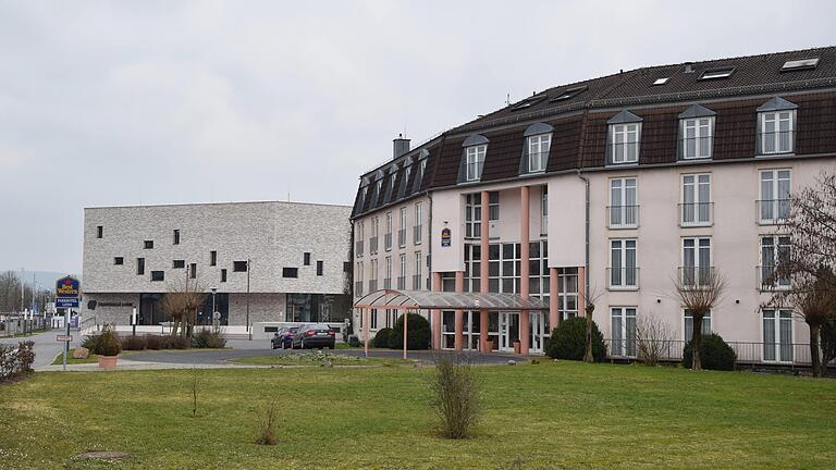Das Parkhotel Leiß hat zum 1. Mai den Besitzer gewechselt. Ido Michel, dem bereits die Franziskushöhe gehört, folgt auf die Familie Leiß. Das Parkhotel Leiß hat zum 1. Mai den Besitzer gewechselt. Ido Michel, dem bereits die Franziskushöhe gehört, folgt auf die Familie Leiß.