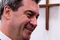 Söder reist nach Brüssel       -  Markus Söders Kreuz-Vorstoß sorgt für kontroverse Diskussionen in der Leserschaft.