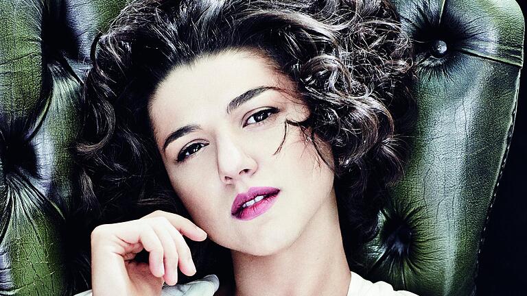 Die Pianistin Khatia Buniatishvili beschließt zusammen mit der Accademia Nazionale di Santa Cecilia den 37. Kissinger Sommer. Die Pianistin Khatia Buniatishvili beschließt zusammen mit der Accademia Nazionale di Santa Cecilia den 37. Kissinger Sommer.
