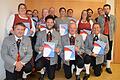 Zum 40-jährigen Jubiläum wurden Musiker und Vorstandsmitglieder geehrt. Das Bild zeigt vorne von links Eduard Beresch, Michael Ullrich, Hubert Gräf, Bernhard Wagner; Mitte von links: Kerstin Roth, Ulrike Geier, Andrea Walter, Tina Paulik, Franz Norbert Walter; hinten von links: Verena Gräf, Stefanie Friedrich, Martin Geier, Sebastian Heim, Simon Barth sowie Dieter Römmert vom Nordbayerischen Musikbund, der die Ehrungen vornahm.