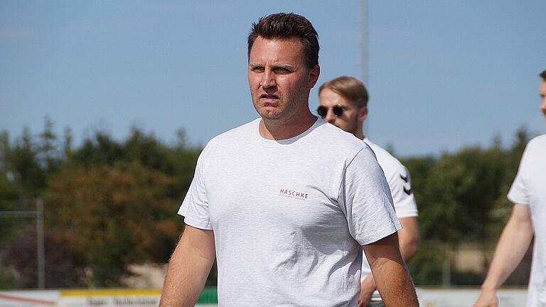 Trainer Alexander Leicht (im Bild) und der TSV Bad Königshofen befinden sich auf dem besten Weg zum Klassenerhalt in der Kreisliga Rhön. Trainer Alexander Leicht (im Bild) und der TSV Bad Königshofen befinden sich auf dem besten Weg zum Klassenerhalt in der Kreisliga Rhön.