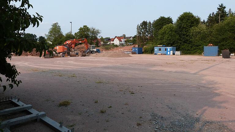 Möglicherweise schon im Frühjahr könnten im neuen Esselbacher Gewerbegebiet 'Welzengraben' erste Gebäude errichtet werden. Das Projekt war nicht unumstritten. Eine Bürgerinitiative wollte die Planungen mit einem Bürgerbegehren stoppen, unterlag jedoch bei der Abstimmung deutlich.