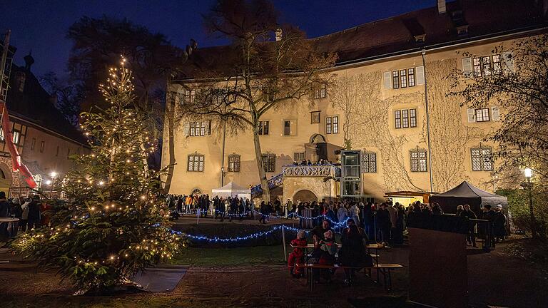 Jedes Jahr ein Highlight für Weihnachtsmarkt-Fans: Weihnachten auf Schloss Aschach. Jedes Jahr ein Highlight für Weihnachtsmarkt-Fans: Weihnachten auf Schloss Aschach.