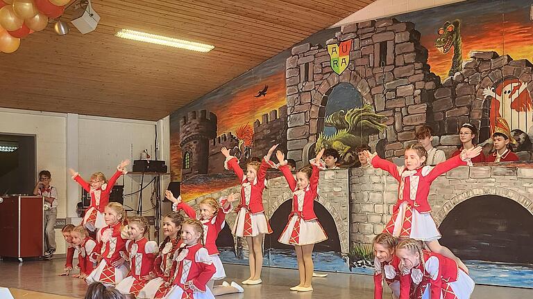 Show bei den Faschingsfreunden Aura. - Show bei den Faschingsfreunden Aura. Show bei den Faschingsfreunden Aura. - Show bei den Faschingsfreunden Aura.