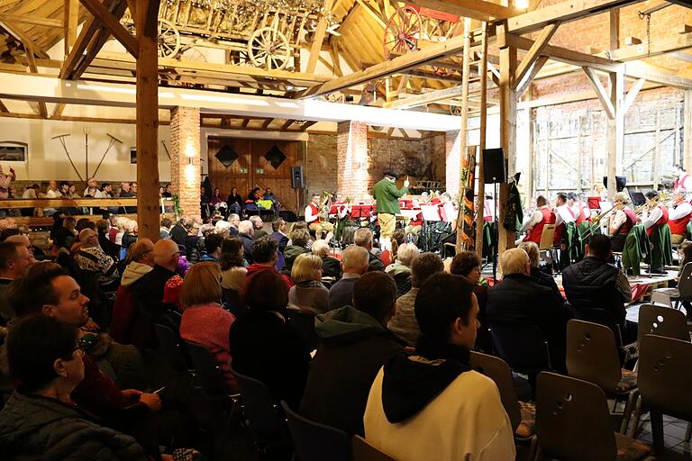 Volles Haus beim Herbskonzert der Musikkapelle Baldersheim-Burgerroth