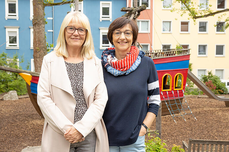 Petra Lachnit (links) und Monika Barcatta im Außenbereich der Grombühler Kita.&nbsp; &nbsp;