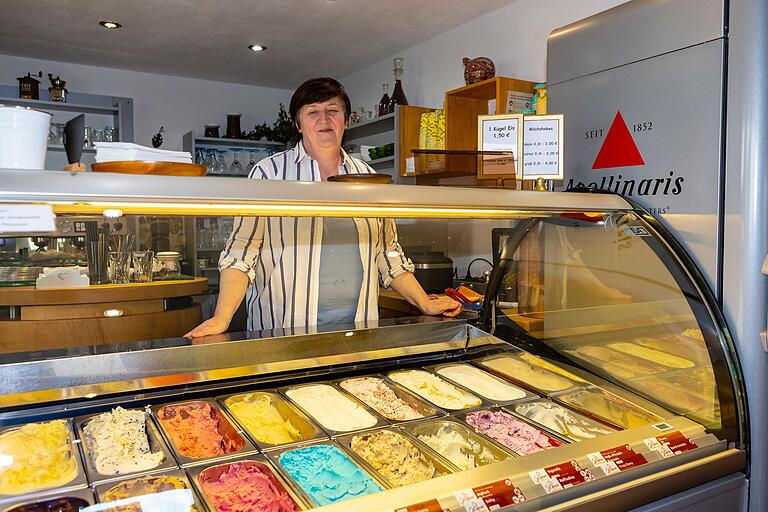 Rita Stober bietet in ihrer Eisdiele Maein in Wonfurt neben verschiedenen Eissorten auch glutenfreie Waffeln an.&nbsp;