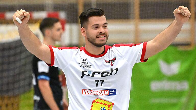 Tony Ivankovic bejubelt den Sieg des HSC Bad Neustadt gegen den ESV Regensburg.