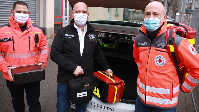 Dr. Sebastian Eibicht, Matthias Heckelt und Rolf Dast stellen ein mobiles Impfteam beim Kitzinger BRK. Ab dem 15. Dezember sind sie einsatzbereit. Allerdings fehlt bislang noch der Impfstoff gegen Corona. Dr. Sebastian Eibicht, Matthias Heckelt und Rolf Dast stellen ein mobiles Impfteam beim Kitzinger BRK. Ab dem 15. Dezember sind sie einsatzbereit. Allerdings fehlt bislang noch der Impfstoff gegen Corona.